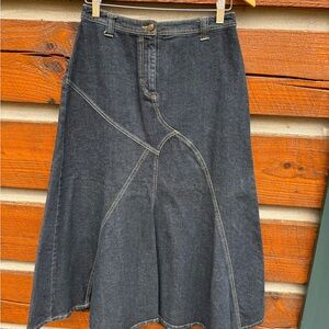 Women’s denim skirt. Size 8. Motto brand.seam detail.